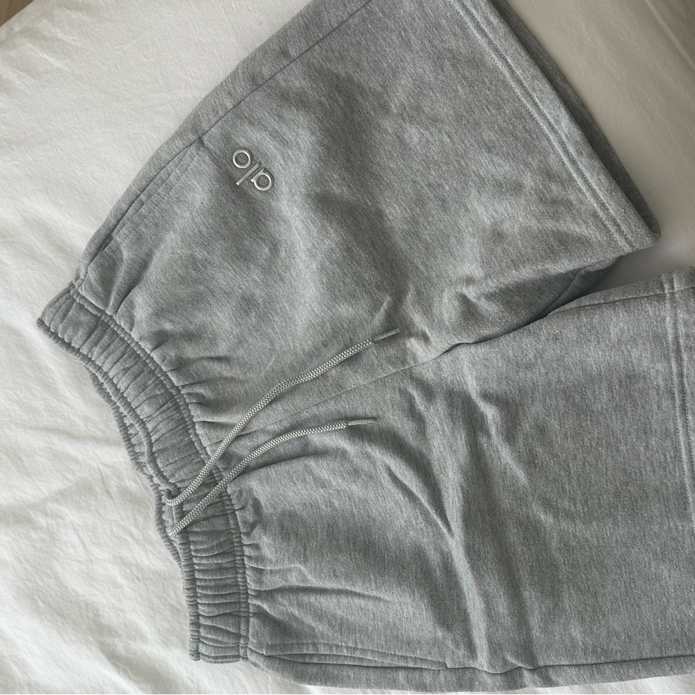 ALO YOGA Accolade Heather Gray Sweatshort